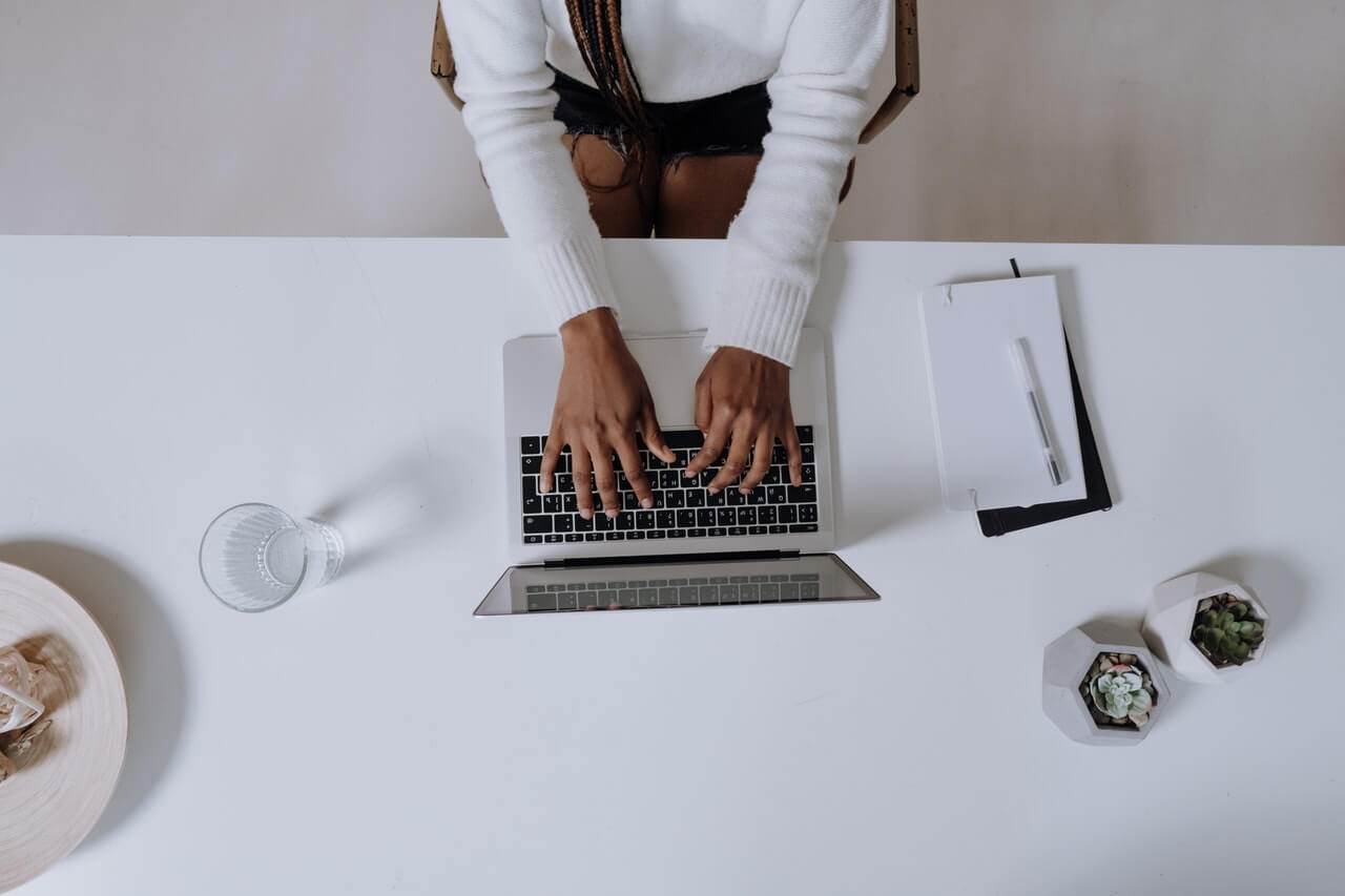 A woman utilizes Google to blog, following a complete guide.