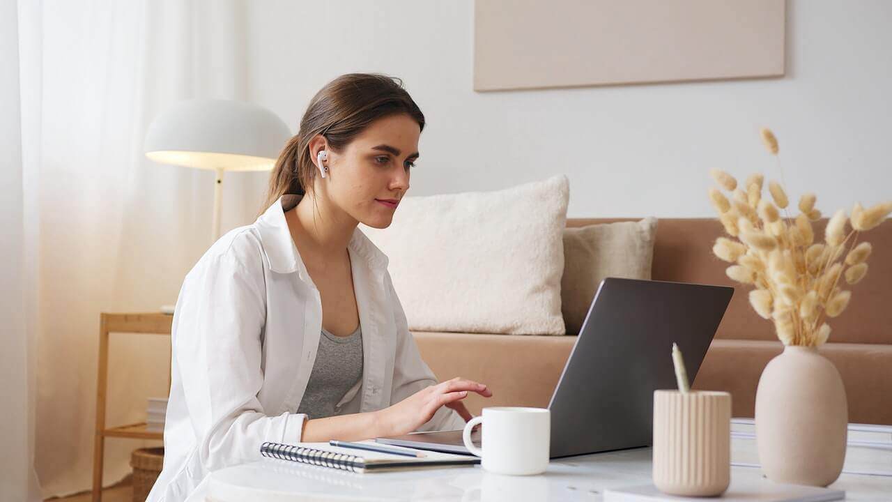 Ultimate Guide for Teenagers: Woman making money from home.